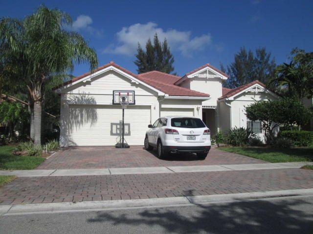 Recently Sold: $325,000 (5 beds, 3 baths, 2753 Square Feet)
