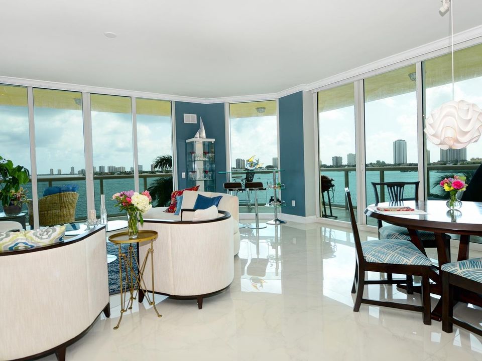 Vendido Recientemente: $560,000 (3 camas, 3 baños, 2292 Pies cuadrados)