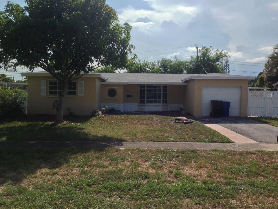 Recently Rented: $1,900 (4 beds, 2 baths, 1345 Square Feet)