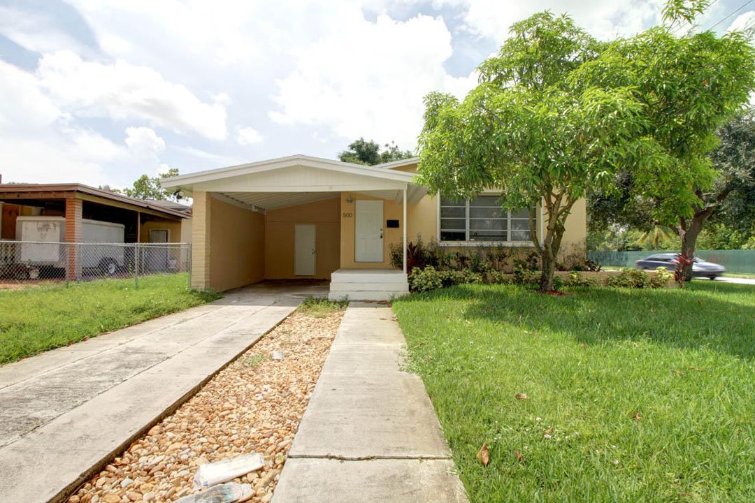 Active With Contract: $1,700 (3 beds, 2 baths, 1506 Square Feet)