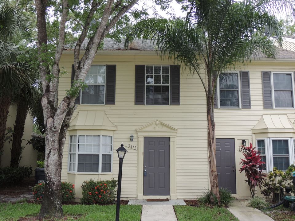 Recently Rented: $3,100 (2 beds, 2 baths, 1070 Square Feet)