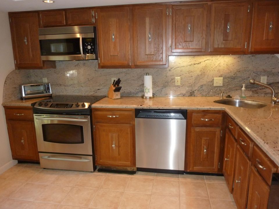 最近售出: $109,900 (2 贝兹, 2 浴室, 1230 平方英尺)