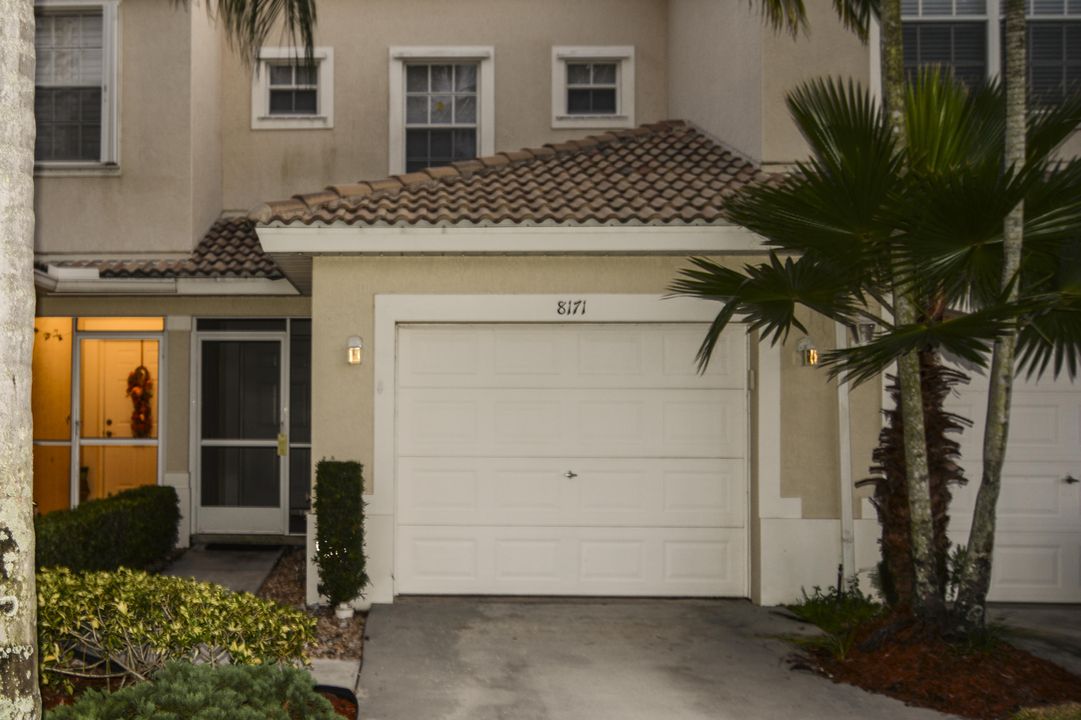 Recently Rented: $1,695 (2 beds, 2 baths, 1420 Square Feet)