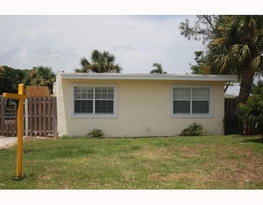 Recently Rented: $1,750 (3 beds, 2 baths, 972 Square Feet)