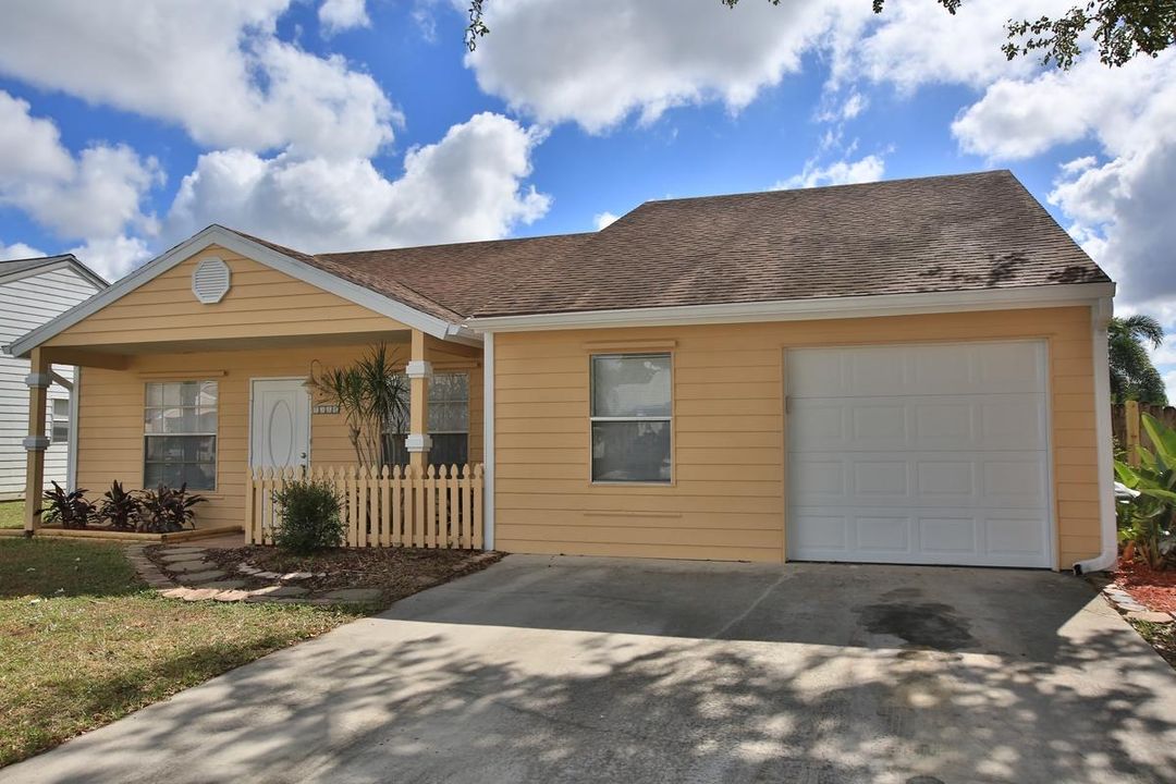 Recently Rented: $1,700 (3 beds, 2 baths, 1626 Square Feet)