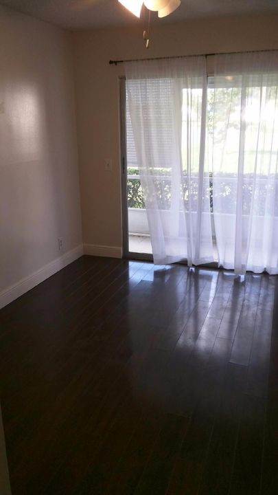 Recently Rented: $1,200 (2 beds, 1 baths, 835 Square Feet)