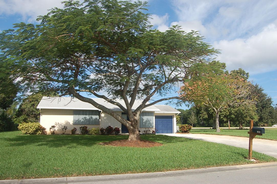 Recently Sold: $119,900 (2 beds, 2 baths, 882 Square Feet)