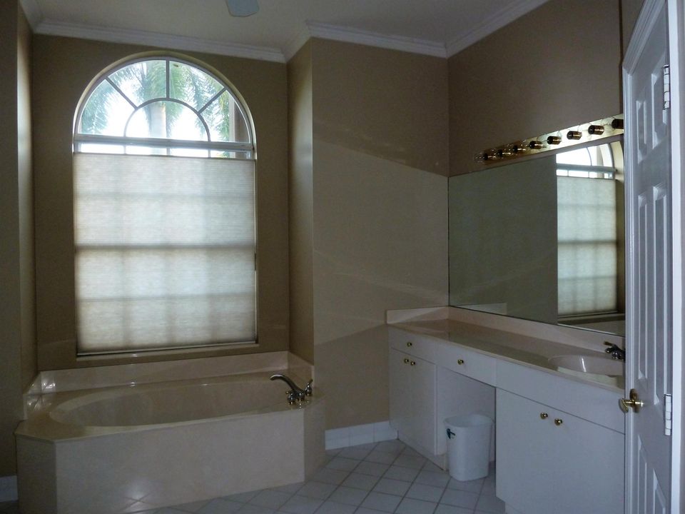 Недавно арендовано: $3,600 (5 спален, 3 ванн, 3254 Квадратных фут)