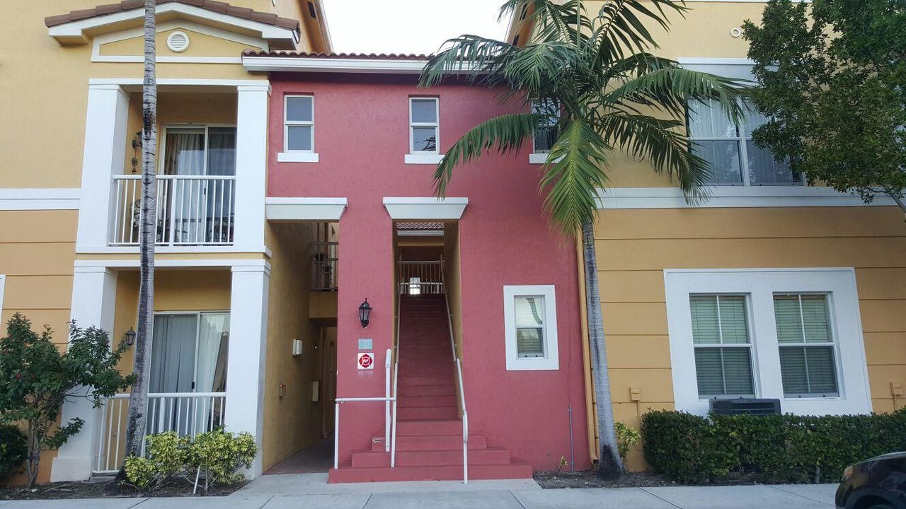 Recently Rented: $1,300 (2 beds, 2 baths, 1282 Square Feet)