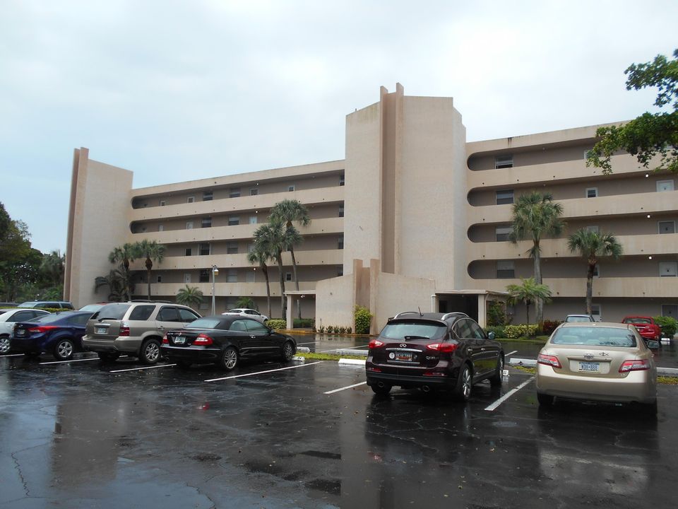 Recently Sold: $129,900 (2 beds, 2 baths, 1300 Square Feet)