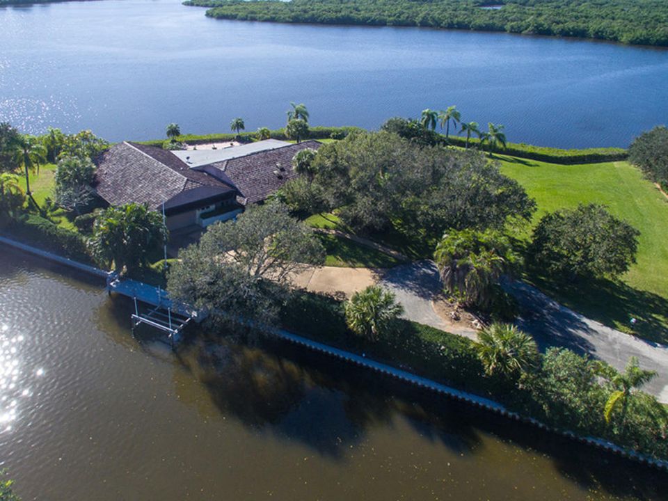 Recently Sold: $2,400,000 (3 beds, 3 baths, 3798 Square Feet)