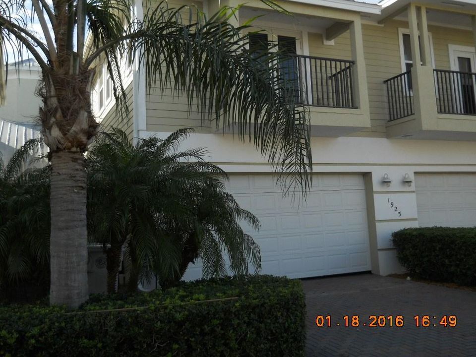 Vendido Recientemente: $204,500 (2 camas, 2 baños, 1921 Pies cuadrados)