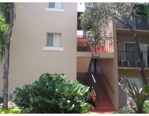 Vendido Recientemente: $72,000 (2 camas, 1 baños, 708 Pies cuadrados)