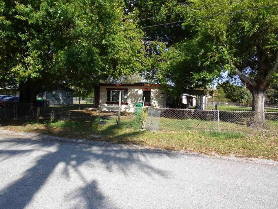 Recently Sold: $49,900 (3 beds, 1 baths, 1156 Square Feet)