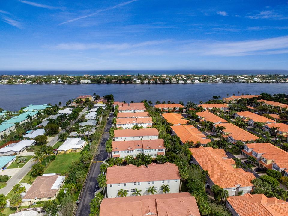 Vendido Recientemente: $259,000 (3 camas, 2 baños, 1538 Pies cuadrados)