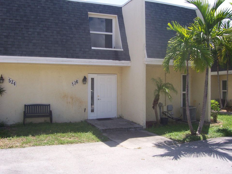 Recently Rented: $1,150 (2 beds, 1 baths, 1032 Square Feet)