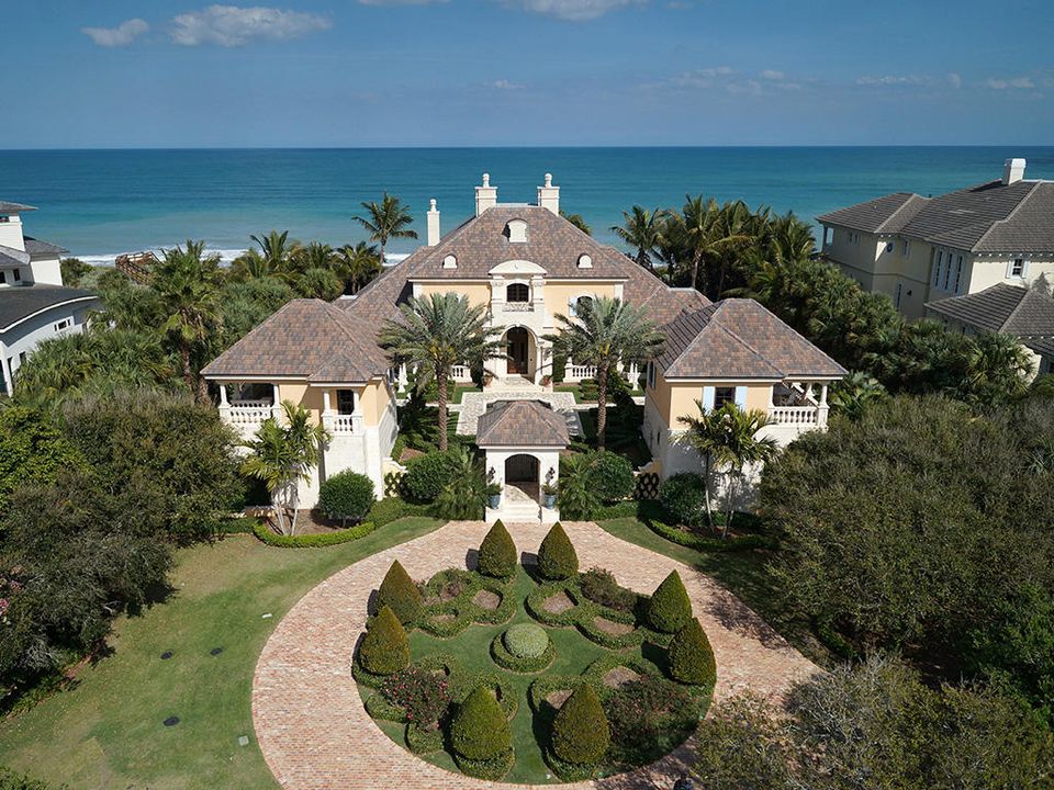 Recently Sold: $8,850,000 (4 beds, 5 baths, 9972 Square Feet)