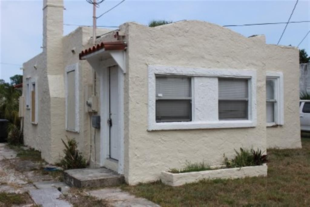 Recently Sold: $65,000 (2 beds, 1 baths, 808 Square Feet)