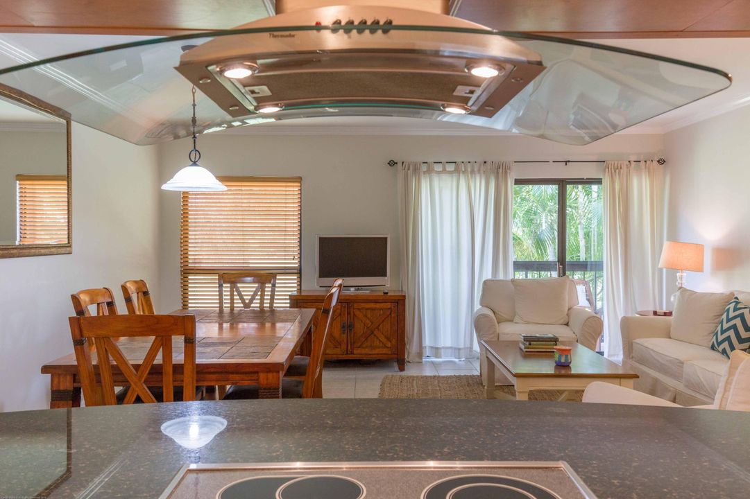 Recently Rented: $4,500 (1 beds, 1 baths, 900 Square Feet)