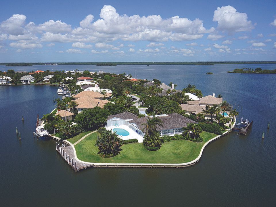 Recently Sold: $2,600,000 (4 beds, 5 baths, 3680 Square Feet)