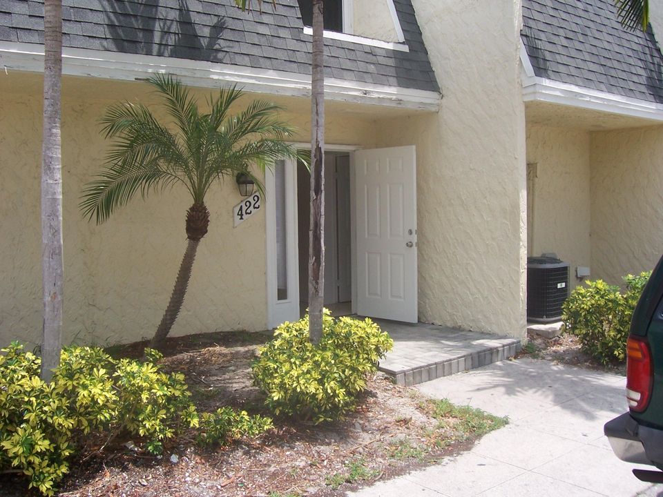 Recently Rented: $1,150 (2 beds, 1 baths, 1032 Square Feet)