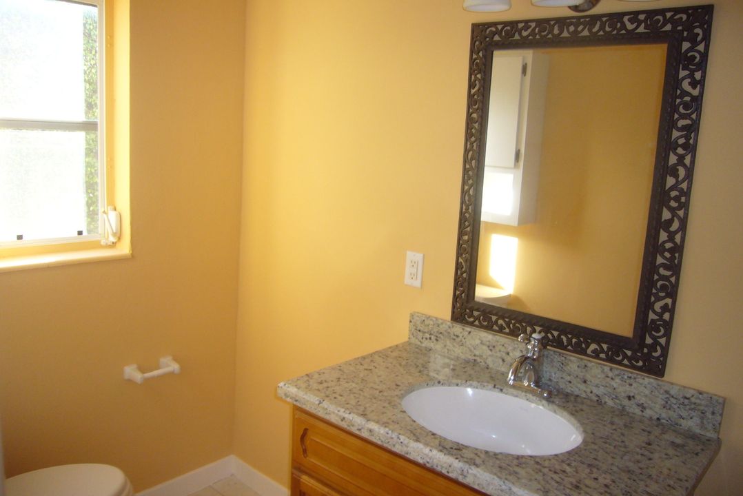 Active With Contract: $1,400 (1 beds, 2 baths, 621 Square Feet)