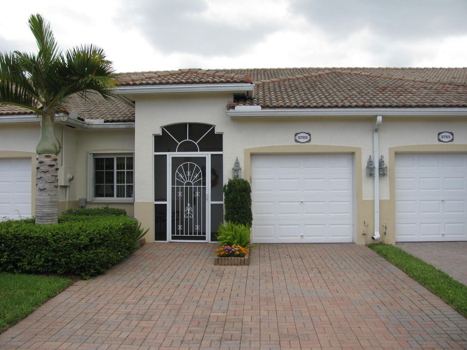 Recently Sold: $199,900 (2 beds, 2 baths, 1206 Square Feet)