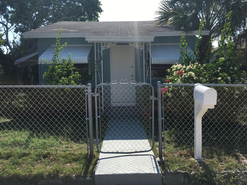 Recently Sold: $135,000 (2 beds, 1 baths, 716 Square Feet)
