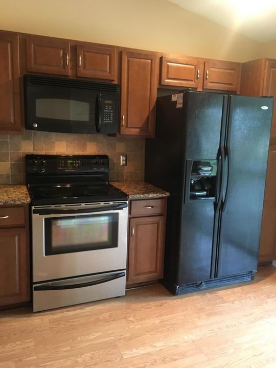 Recently Sold: $164,000 (3 beds, 2 baths, 1300 Square Feet)