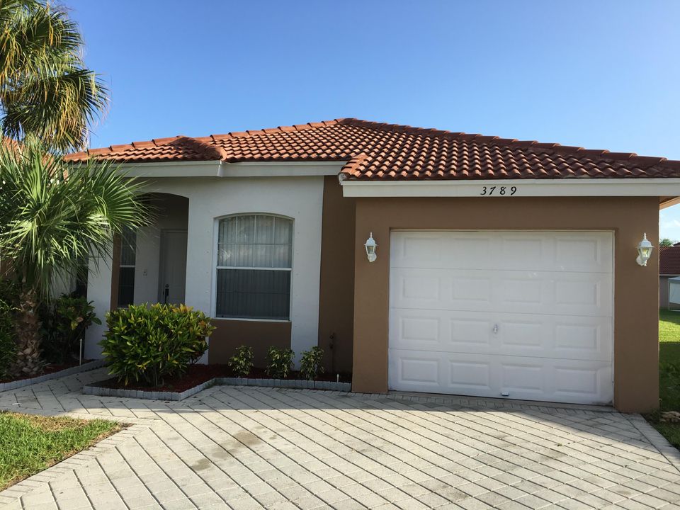 Recently Sold: $314,900 (3 beds, 2 baths, 1295 Square Feet)