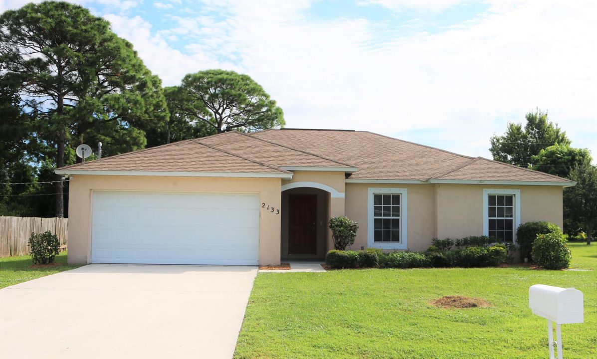 Недавно продано: $164,900 (3 спален, 2 ванн, 1331 Квадратных фут)