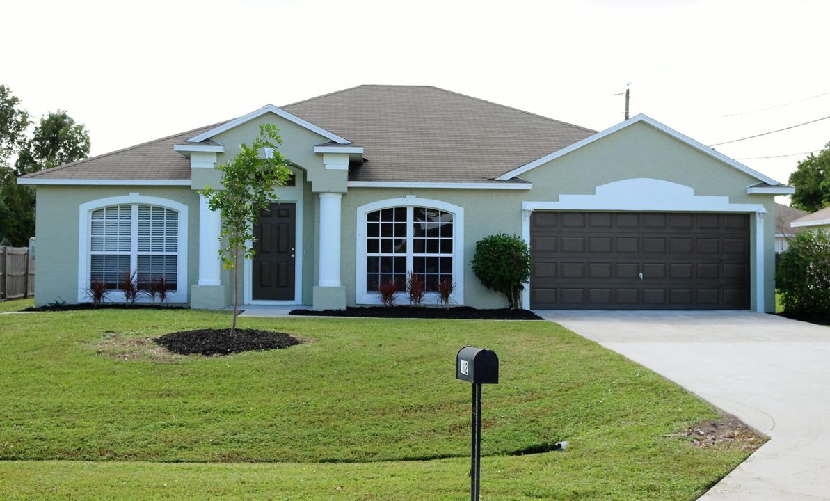 Недавно продано: $194,900 (4 спален, 2 ванн, 1814 Квадратных фут)