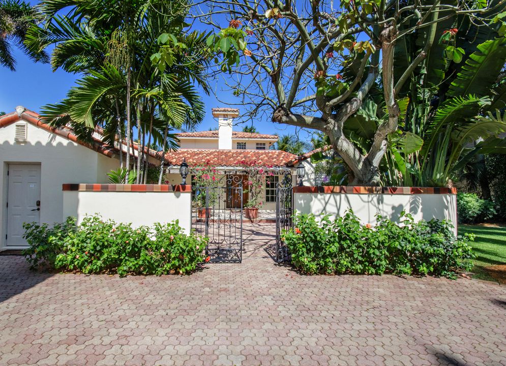 Recently Sold: $3,500,000 (4 beds, 4 baths, 3543 Square Feet)