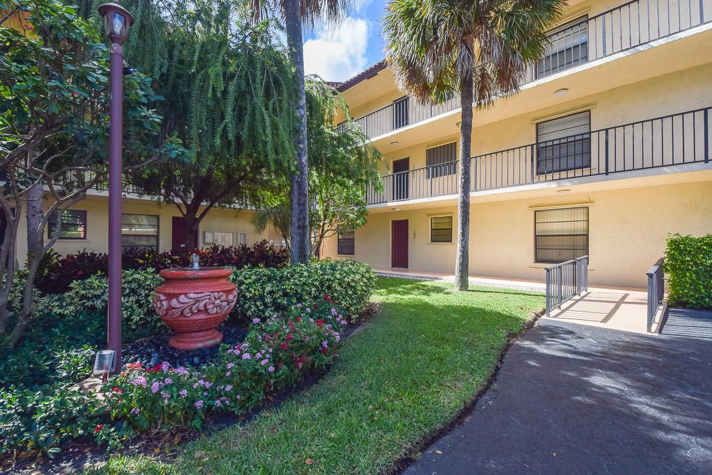 Recently Sold: $129,000 (2 beds, 2 baths, 1277 Square Feet)