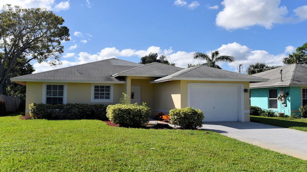 Recently Sold: $225,000 (3 beds, 2 baths, 1213 Square Feet)