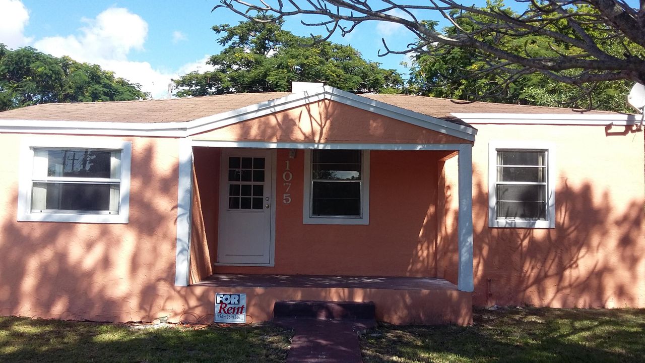 Recently Rented: $1,600 (3 beds, 2 baths, 1150 Square Feet)