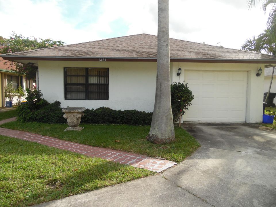 Recently Sold: $159,981 (2 beds, 2 baths, 1180 Square Feet)