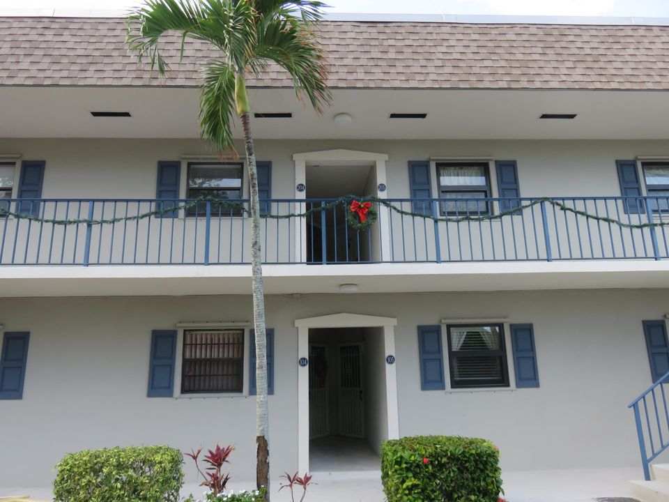 Recently Sold: $210,000 (2 beds, 2 baths, 1063 Square Feet)