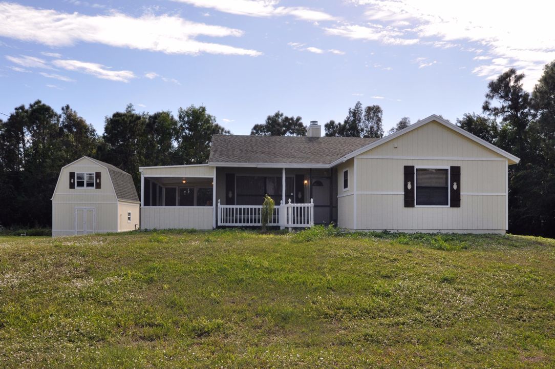 Recently Sold: $239,000 (3 beds, 2 baths, 1076 Square Feet)