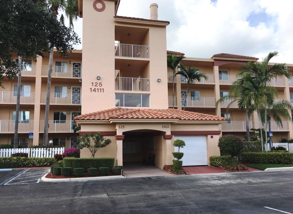 Recently Sold: $135,000 (2 beds, 2 baths, 1392 Square Feet)