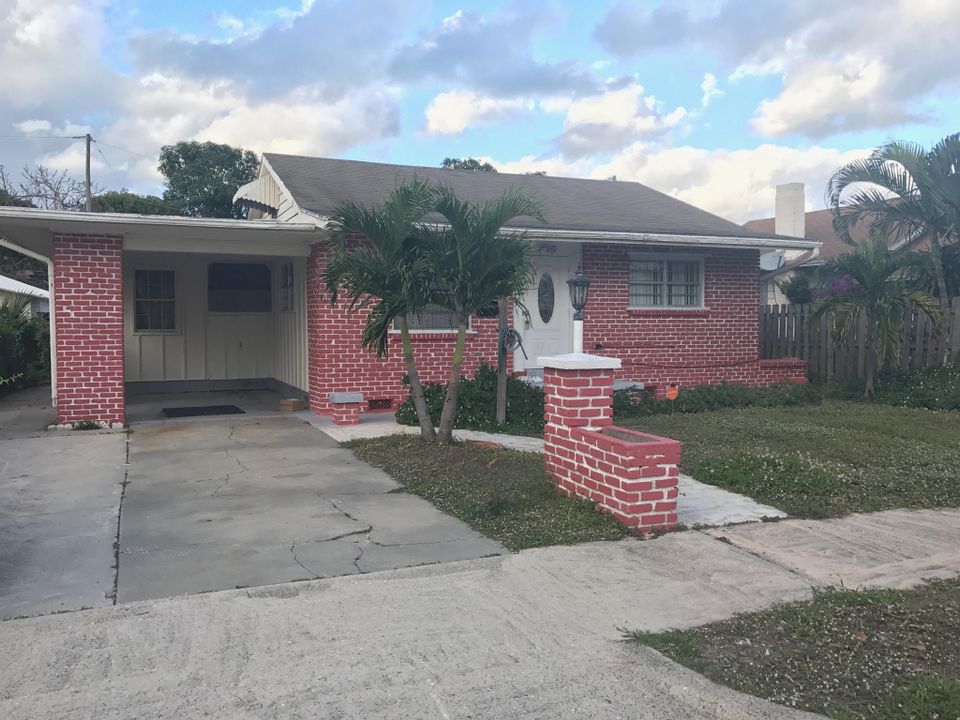 Recently Rented: $2,950 (4 beds, 2 baths, 1854 Square Feet)