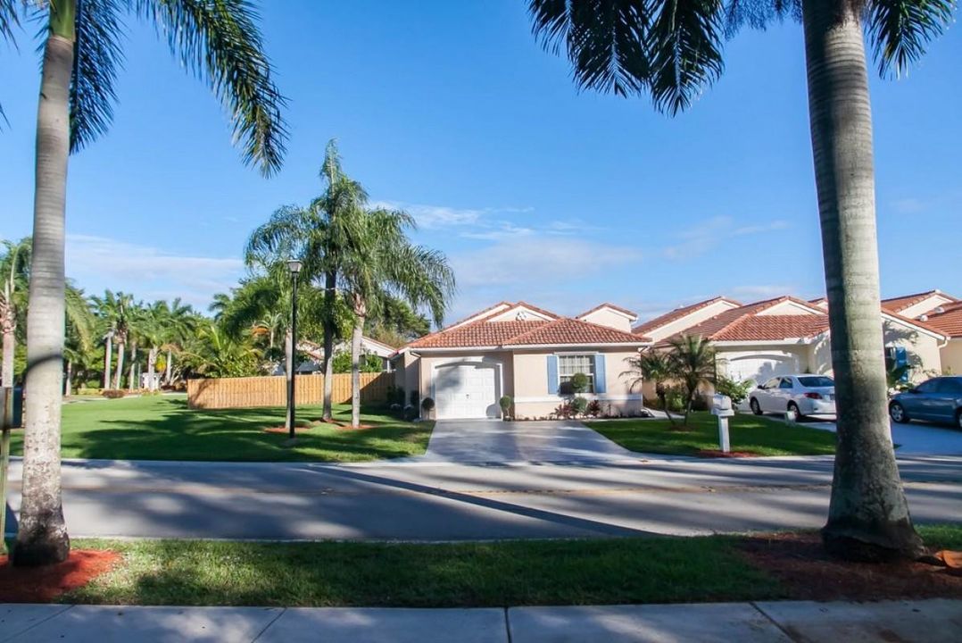 最近售出: $248,000 (3 贝兹, 2 浴室, 1386 平方英尺)