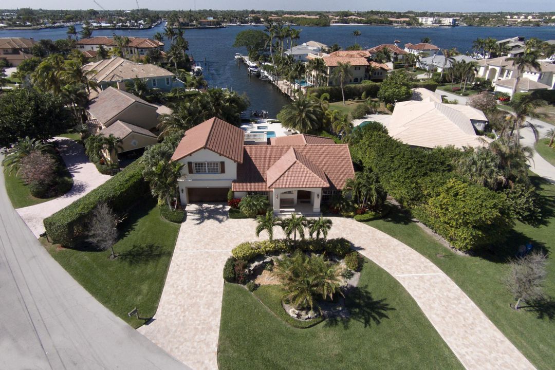 最近售出: $1,595,000 (3 贝兹, 2 浴室, 2157 平方英尺)