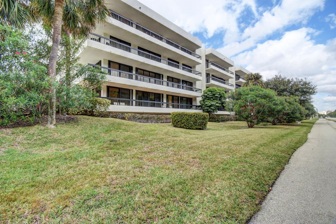 Recently Rented: $3,500 (3 beds, 3 baths, 1700 Square Feet)