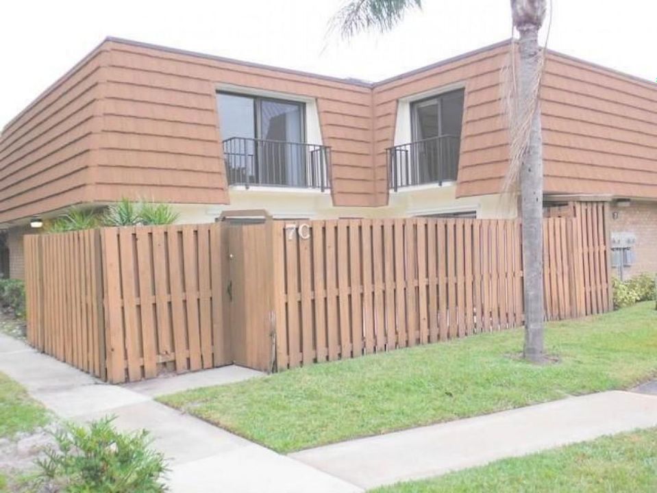 Recently Rented: $1,550 (2 beds, 2 baths, 1325 Square Feet)