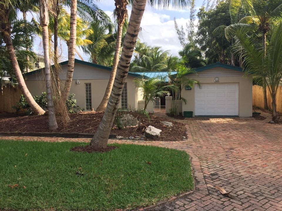 Recently Sold: $649,000 (3 beds, 3 baths, 1824 Square Feet)