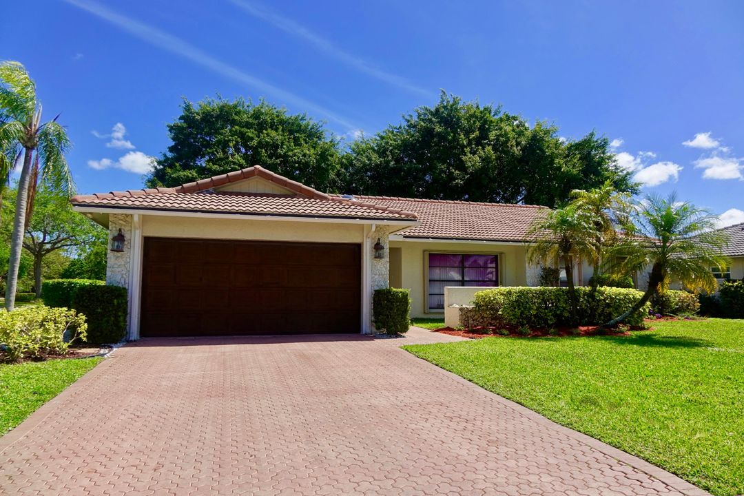 Recently Sold: $459,000 (3 beds, 2 baths, 2126 Square Feet)