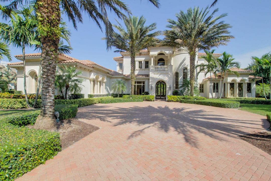 Recently Sold: $5,495,000 (5 beds, 6 baths, 7121 Square Feet)