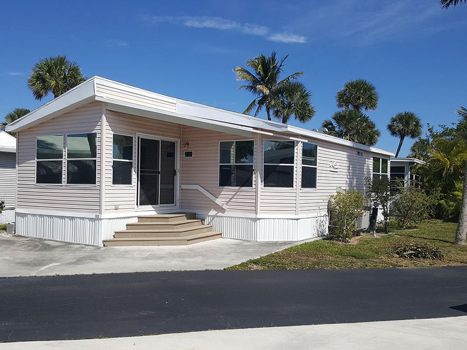 Vendido Recientemente: $154,900 (2 camas, 2 baños, 992 Pies cuadrados)