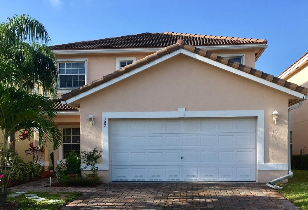 Vendido Recientemente: $296,000 (3 camas, 2 baños, 1950 Pies cuadrados)